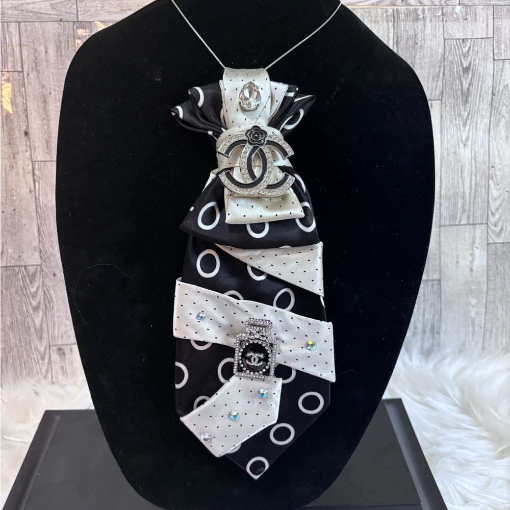 Chic Black and White Patterned Necklace